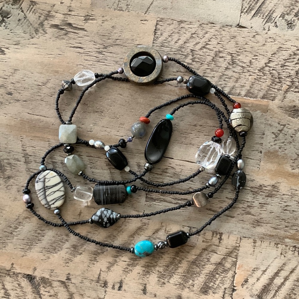 Beautiful Obsidian, Pearl, crystal beaded necklace. 😍